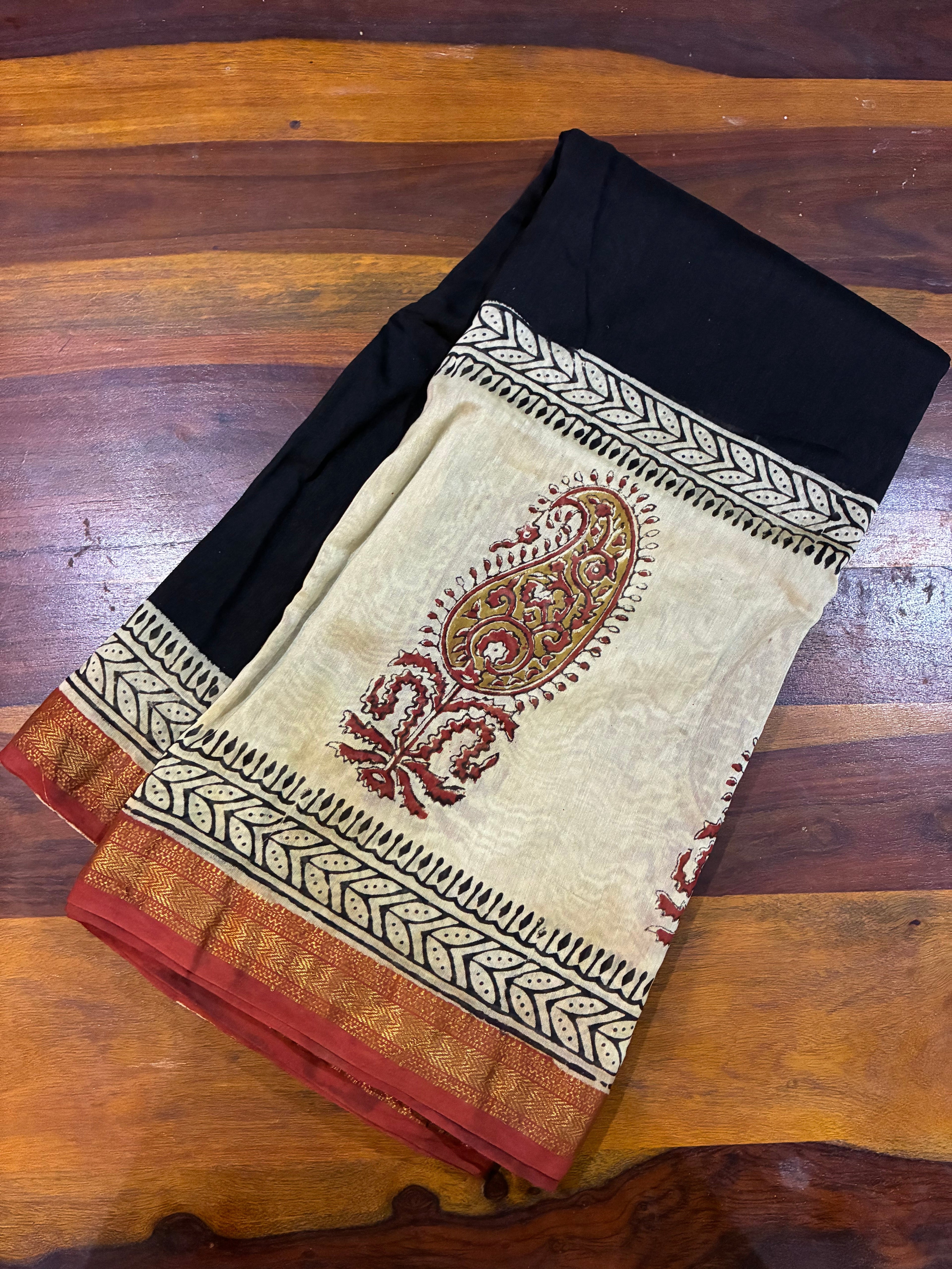 Maheswari Silk Bagru Print Saree - Black & Off White